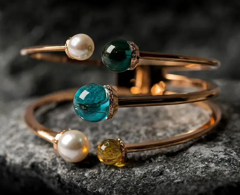 Gold bracelet treated with a nickel-free coating