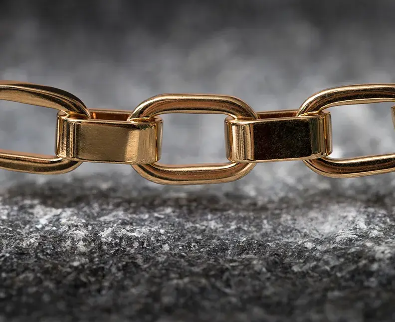 Yellow gold chain treated with PARADOR 201